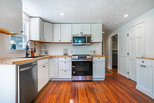 8 Tabor Ln, Rochester, MA 02770