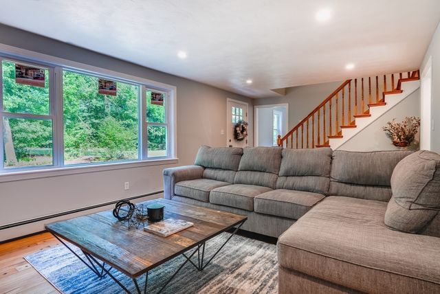 8 Tabor Ln, Rochester, MA 02770