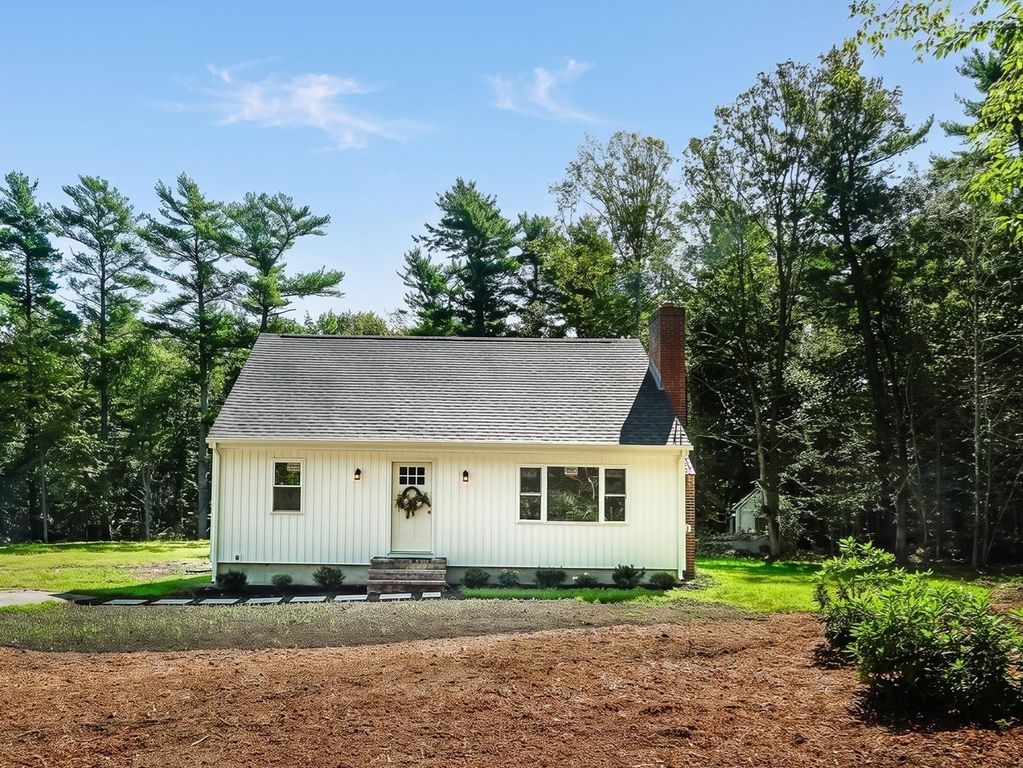 8 Tabor Ln, Rochester, MA 02770