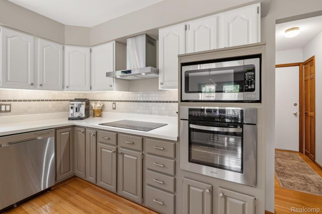 2484 PINE HOLLOW Trail, Brighton Township, MI 48114