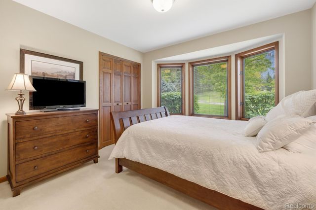 2484 PINE HOLLOW Trail, Brighton Township, MI 48114