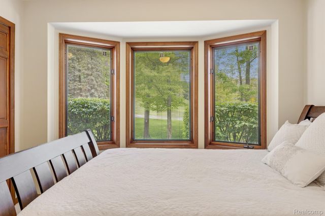 2484 PINE HOLLOW Trail, Brighton Township, MI 48114
