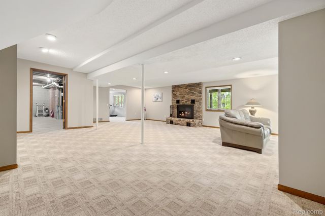 2484 PINE HOLLOW Trail, Brighton Township, MI 48114