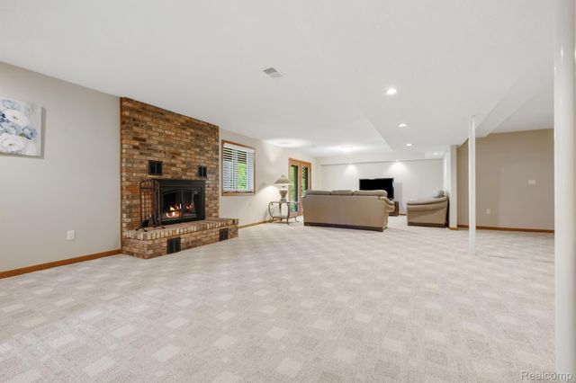 2484 PINE HOLLOW Trail, Brighton Township, MI 48114