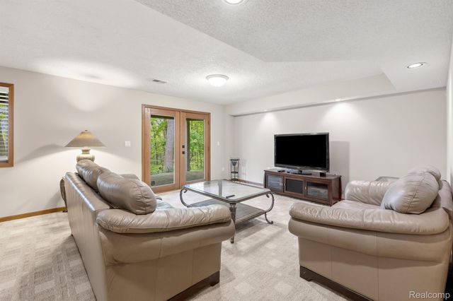 2484 PINE HOLLOW Trail, Brighton Township, MI 48114