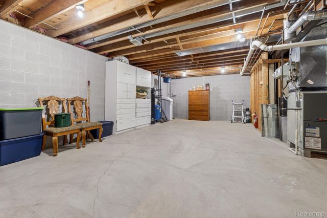 2484 PINE HOLLOW Trail, Brighton Township, MI 48114