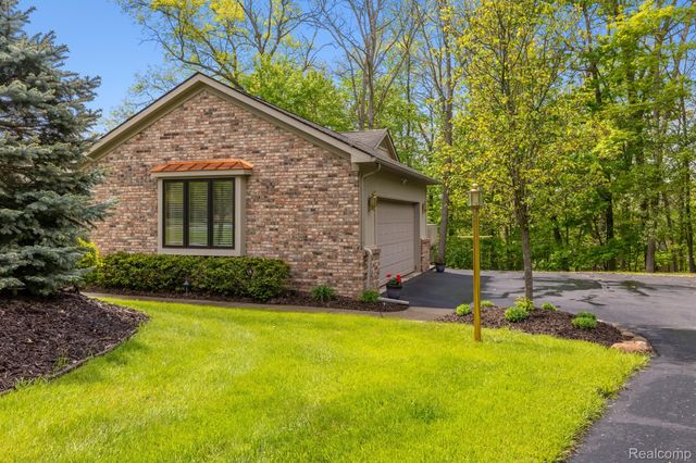 2484 PINE HOLLOW Trail, Brighton Township, MI 48114