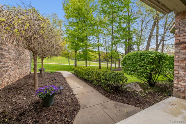 2484 PINE HOLLOW Trail, Brighton Township, MI 48114