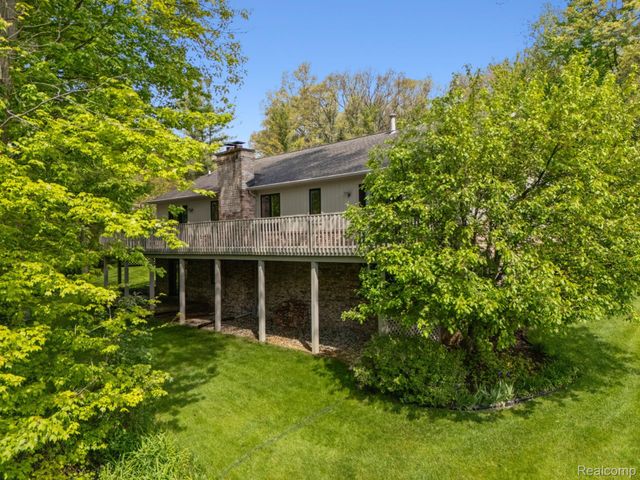 2484 PINE HOLLOW Trail, Brighton Township, MI 48114