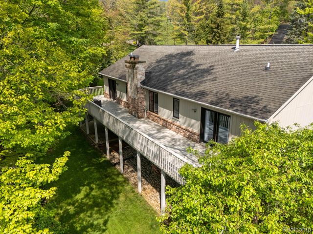 2484 PINE HOLLOW Trail, Brighton Township, MI 48114