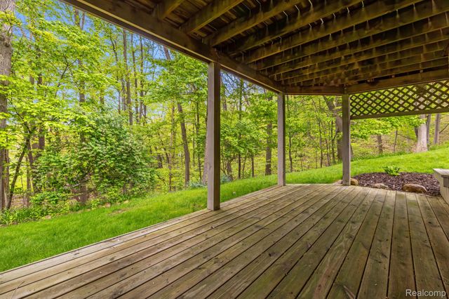 2484 PINE HOLLOW Trail, Brighton Township, MI 48114