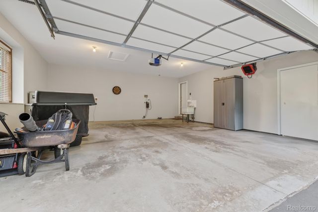 2484 PINE HOLLOW Trail, Brighton Township, MI 48114