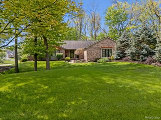 2484 PINE HOLLOW Trail, Brighton Township, MI 48114
