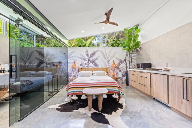 468 NE 90th St 2, El Portal, FL 33138