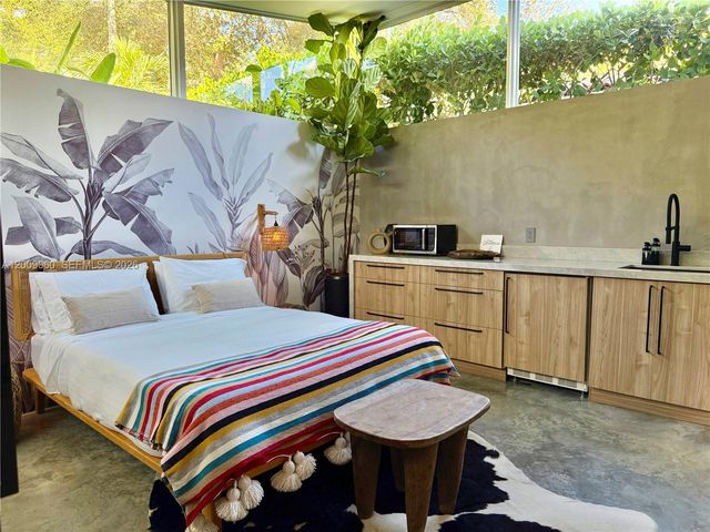 468 NE 90th St 2, El Portal, FL 33138