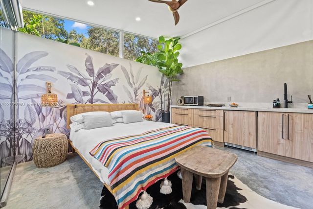 468 NE 90th St 2, El Portal, FL 33138