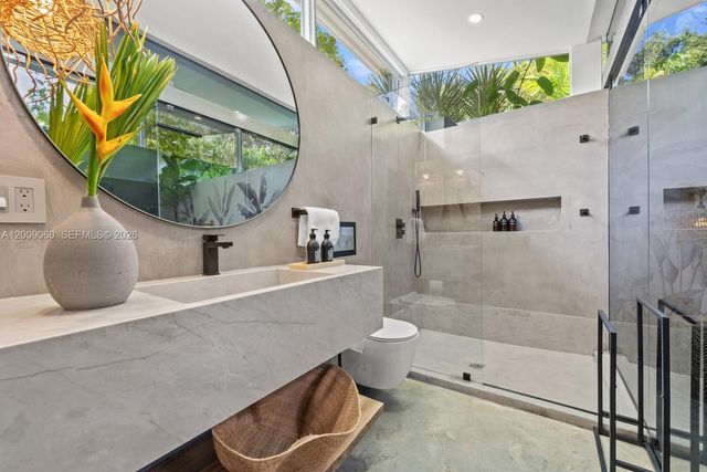 468 NE 90th St 2, El Portal, FL 33138