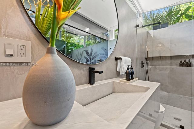 468 NE 90th St 2, El Portal, FL 33138