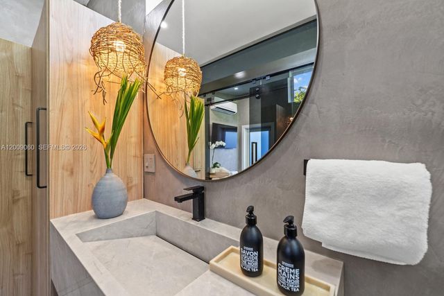 468 NE 90th St 2, El Portal, FL 33138