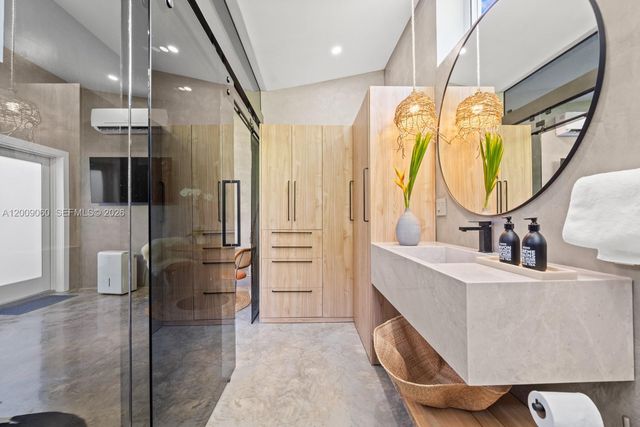 468 NE 90th St 2, El Portal, FL 33138