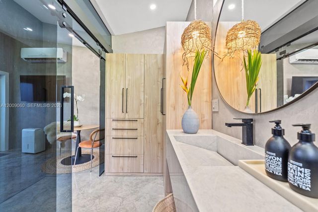 468 NE 90th St 2, El Portal, FL 33138