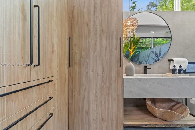 468 NE 90th St 2, El Portal, FL 33138