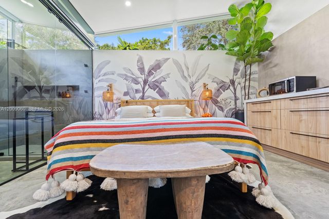 468 NE 90th St 2, El Portal, FL 33138