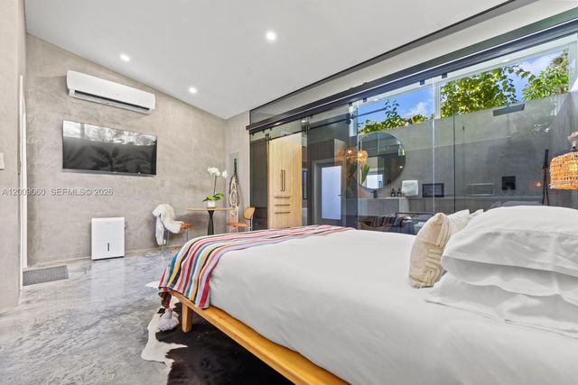 468 NE 90th St 2, El Portal, FL 33138