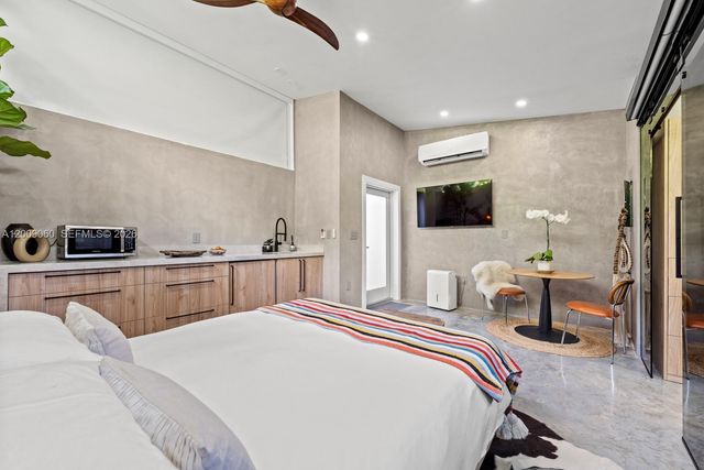 468 NE 90th St 2, El Portal, FL 33138