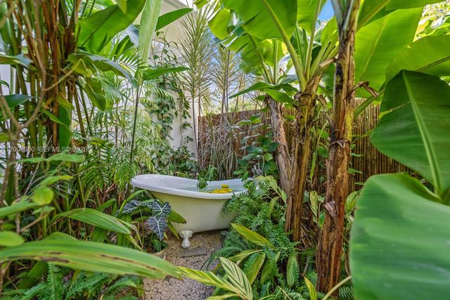 468 NE 90th St 2, El Portal, FL 33138