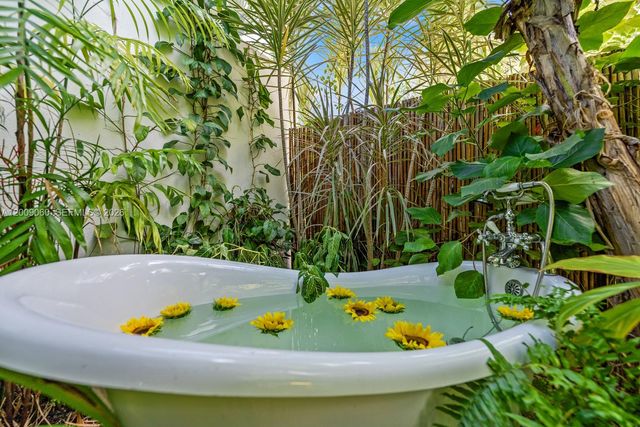 468 NE 90th St 2, El Portal, FL 33138