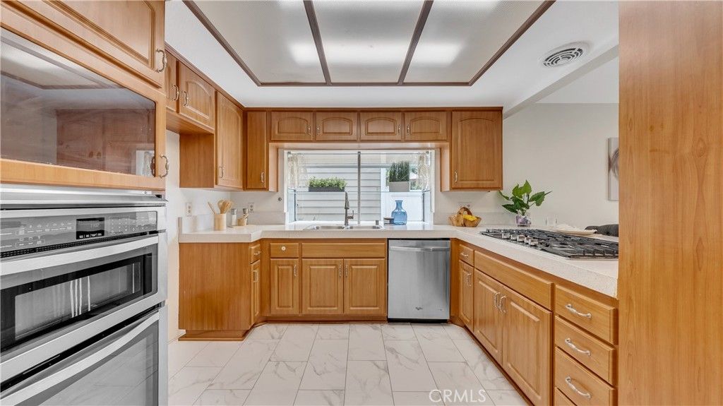 Image 9 of property listing at 1014 Park Circle, Torrance, CA 90502