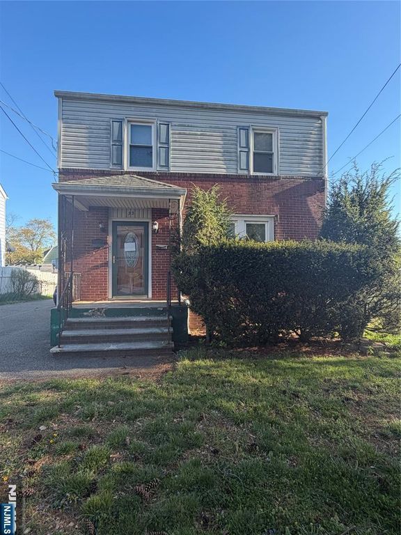 32 Hillside Avenue, Bergenfield, NJ 07621