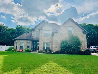 2714 United Dr, Murfreesboro, TN 37128