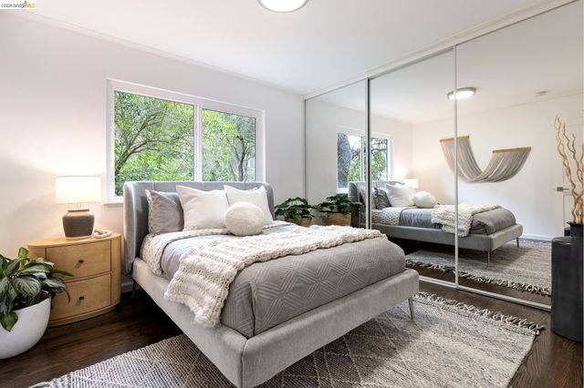 5949 Alhambra Ave, Oakland, CA 94611