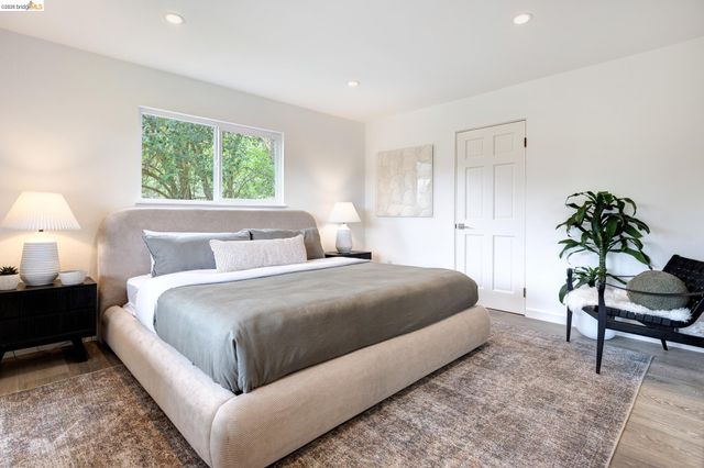 5949 Alhambra Ave, Oakland, CA 94611