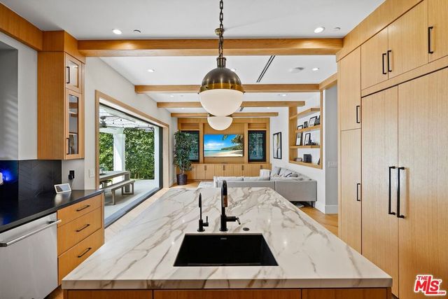 4915 Agnes Avenue, Valley Village, CA 91607