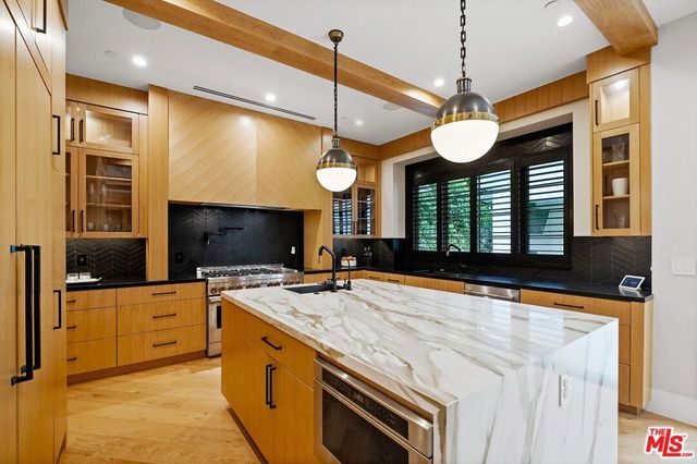 4915 Agnes Avenue, Valley Village, CA 91607