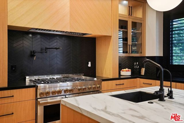 4915 Agnes Avenue, Valley Village, CA 91607