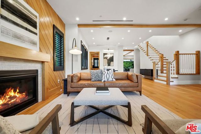 4915 Agnes Avenue, Valley Village, CA 91607