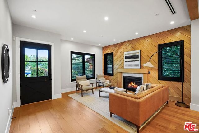 4915 Agnes Avenue, Valley Village, CA 91607