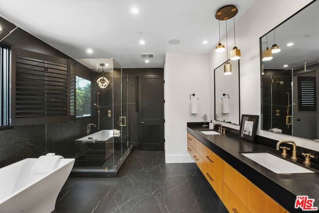 4915 Agnes Avenue, Valley Village, CA 91607