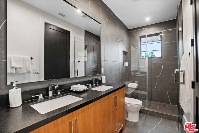 4915 Agnes Avenue, Valley Village, CA 91607