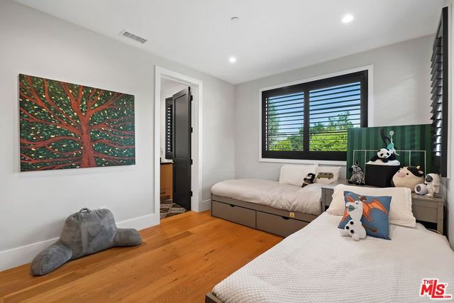 4915 Agnes Avenue, Valley Village, CA 91607