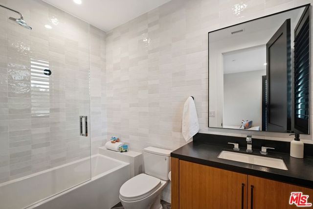 4915 Agnes Avenue, Valley Village, CA 91607