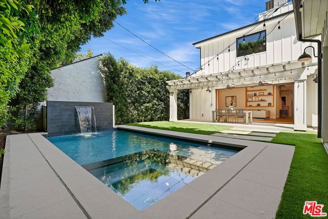 4915 Agnes Avenue, Valley Village, CA 91607