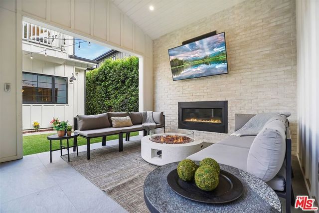 4915 Agnes Avenue, Valley Village, CA 91607