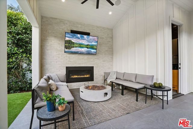 4915 Agnes Avenue, Valley Village, CA 91607