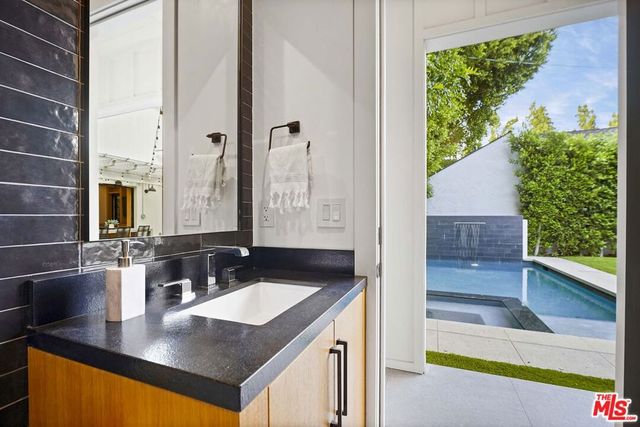 4915 Agnes Avenue, Valley Village, CA 91607