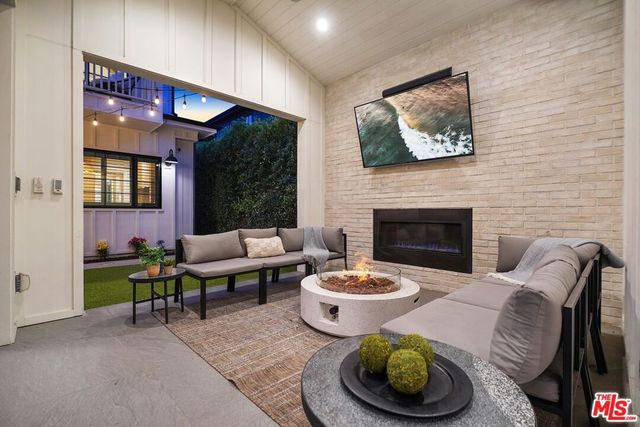 4915 Agnes Avenue, Valley Village, CA 91607